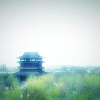 听说古时候，你窗前描花，眉眼明媚