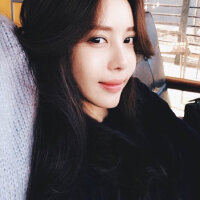 有的女生唱歌很好听。