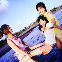 S.H.E♪想你们再陪我走一遍♪“Hello大家好，我们是S.H.E，我是Selina，我是Hebe，我是Ella”