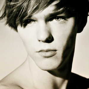 Nicholas Hoult写真图片