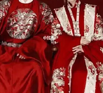 老人误将2万结婚汉服当垃圾扔掉