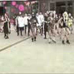 北京三里屯现美女广场舞神曲 小苹果快闪